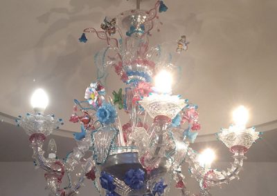 lámpara de cristal de murano montada pieza a pieza